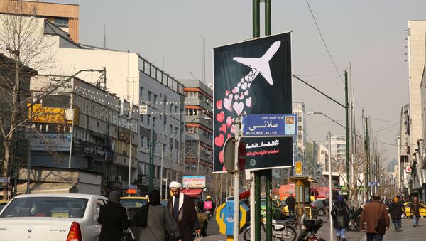 Un poster en homenaje al avión ucraniano derribado por Irán - Sputnik Mundo