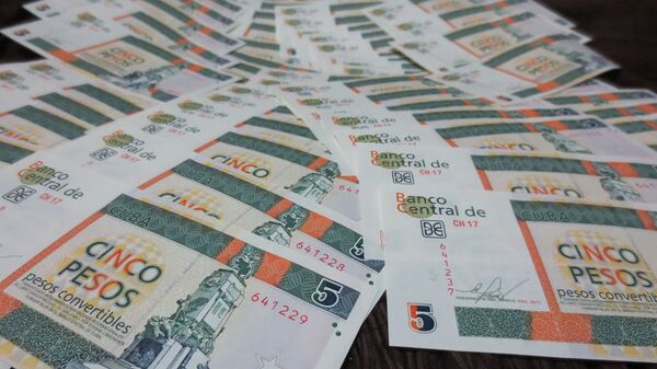 Billetes de pesos cubanos convertibles - imagen referencial - Sputnik Mundo