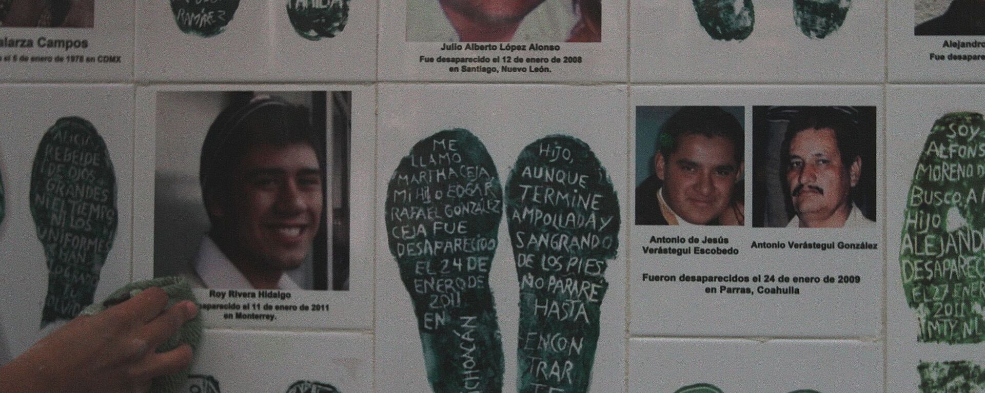 Familias de víctimas de desaparición forzada en México colocan un memorial frente a la Fiscalía - Sputnik Mundo, 1920, 15.09.2020