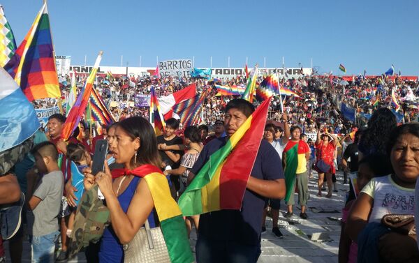 Bolivianos conmemoran los 14 años del Estado Plurinacional de Bolivia en Buenos Aires, Argentina - Sputnik Mundo
