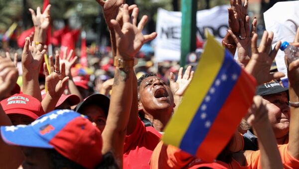 Seguidores del presidente de Venezuela, Nicolás Maduro, se movilizan en Caracas - Sputnik Mundo