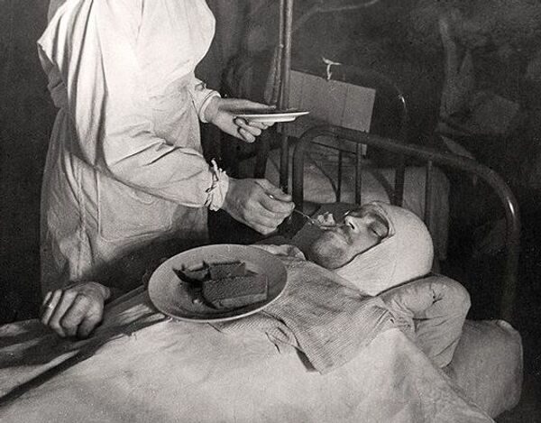 Una instántanea registrada por el fotoperiodista Serguéi Strunnikov durante el sitio de Leningrado - Sputnik Mundo