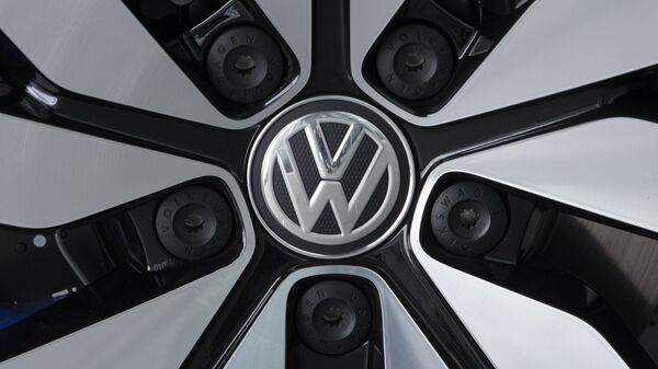 El logo de Volkswagen - Sputnik Mundo