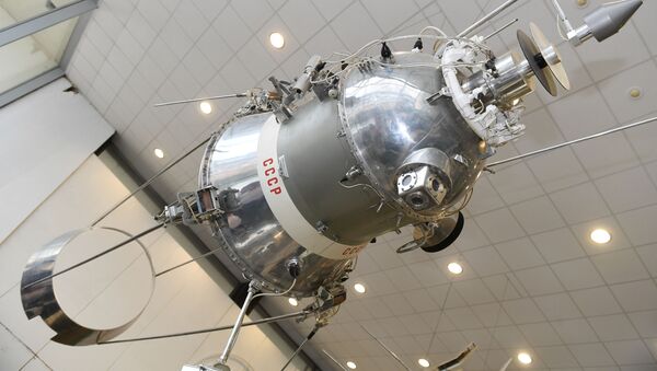 Modelo de un satélite soviético, imagen referencial - Sputnik Mundo