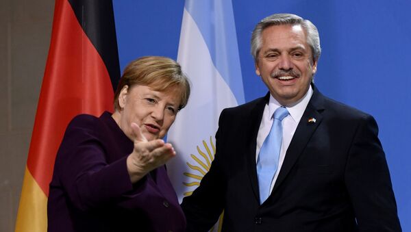 La canciller alemana, Angela Merkel, y el presidente de Argentina, Alberto Fernández - Sputnik Mundo
