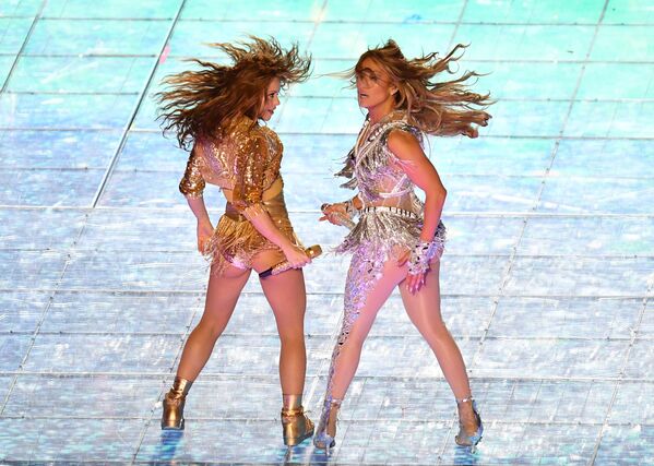 Desde Shakira y JLo hasta Madonna y Britney: los dúos femeninos que te dejarán sin aliento - Sputnik Mundo