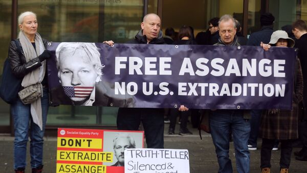 Manifestación contra la extradición del activista australiano, Julian Assange - Sputnik Mundo