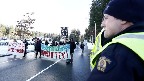 Protestas contra la construcción del gasoducto Coastal GasLink en Canadá - Sputnik Mundo