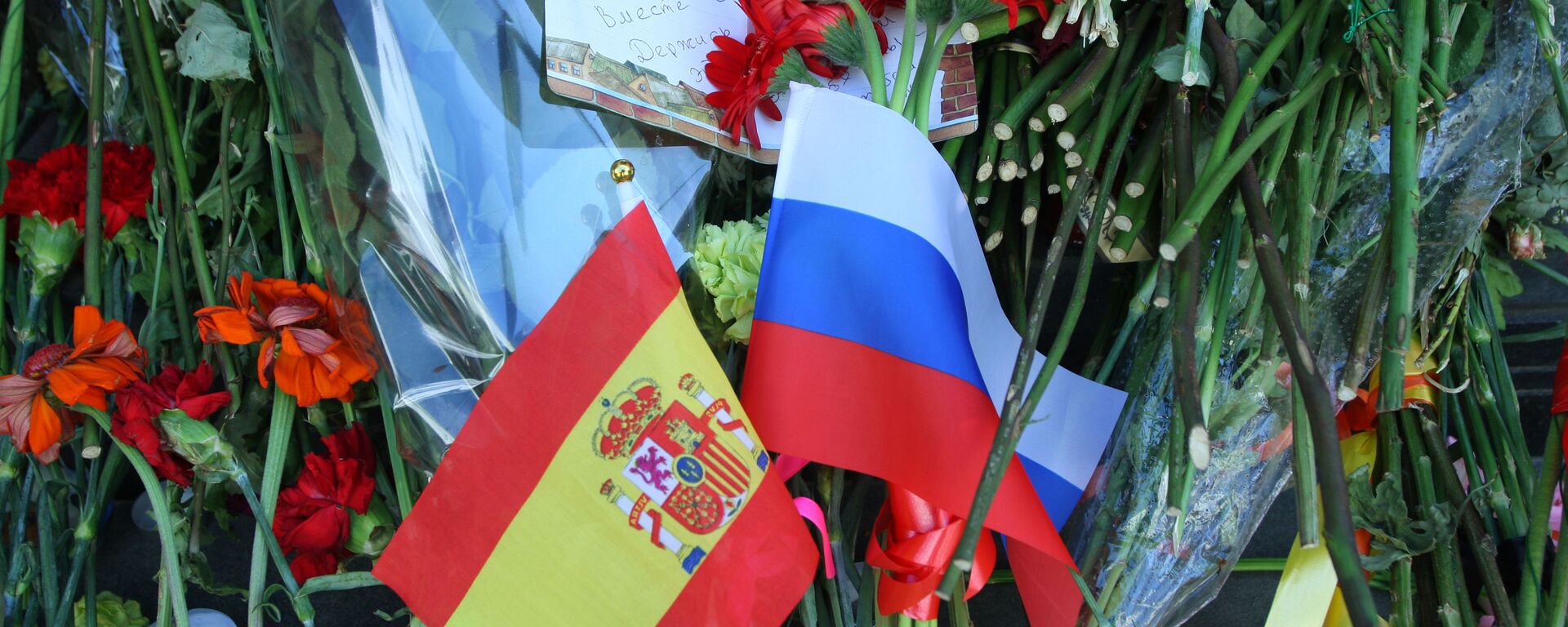 Banderas de Rusia y España - Sputnik Mundo, 1920, 26.03.2020