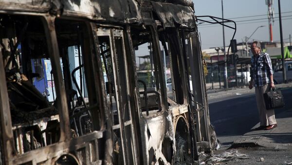 Un autobús quemado, Chile - Sputnik Mundo
