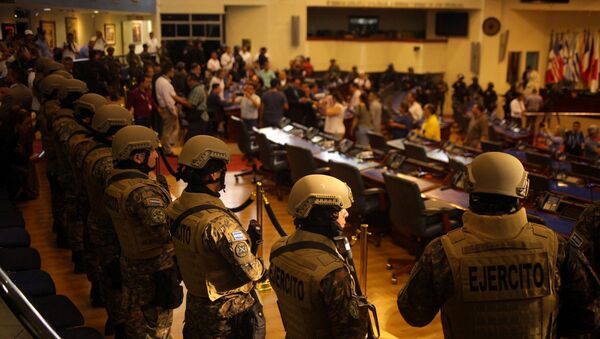 Los militares en el Parlamento de El Salvador - Sputnik Mundo