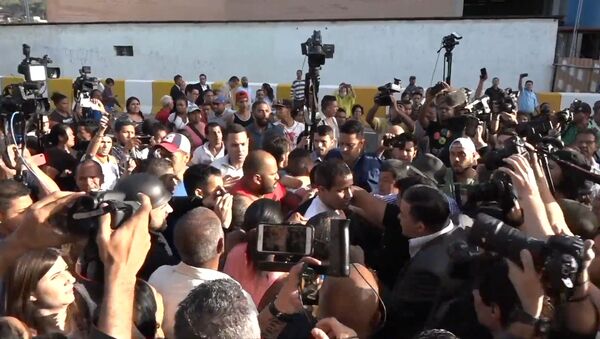 Así fue la tensa bienvenida de Guaidó en Caracas - Sputnik Mundo