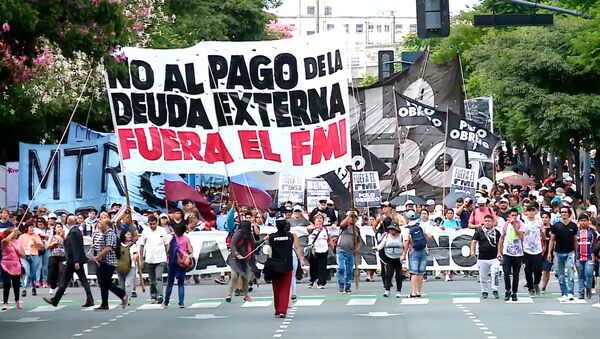 Miles de argentinos salen a las calles en vísperas de la visita del FMI - Sputnik Mundo