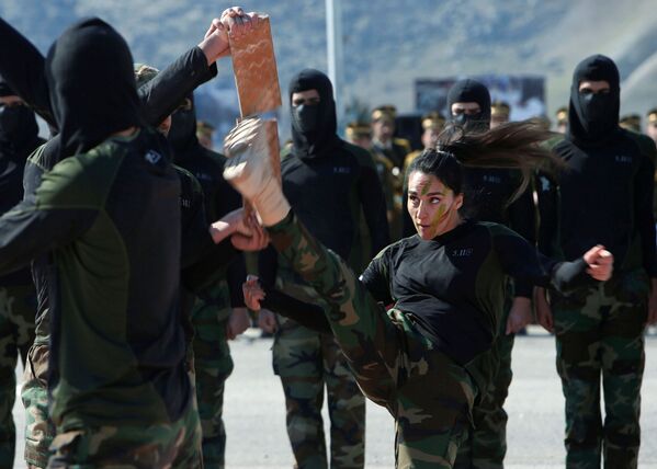 Así entrenan los peshmerga, los voluntarios kurdos que combaten al ISIS - Sputnik Mundo