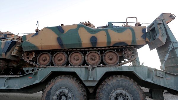 Traslado de vehículos blindados turcos a Idlib - Sputnik Mundo