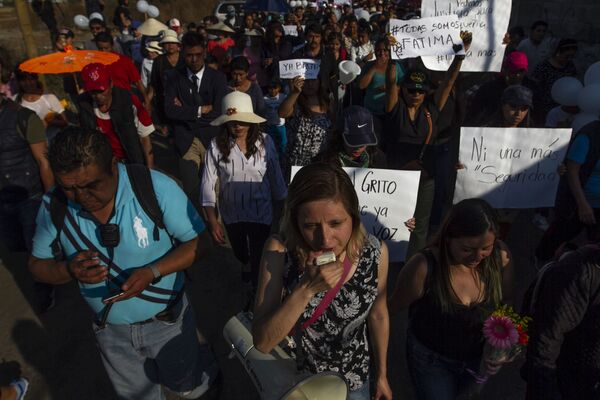 Pueblo se pone de pie para exigir justicia por el feminicidio de una niña en México - Sputnik Mundo