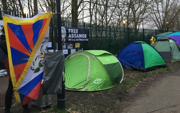 Un campamento de protesta y en solidaridad con Julian Assange - Sputnik Mundo
