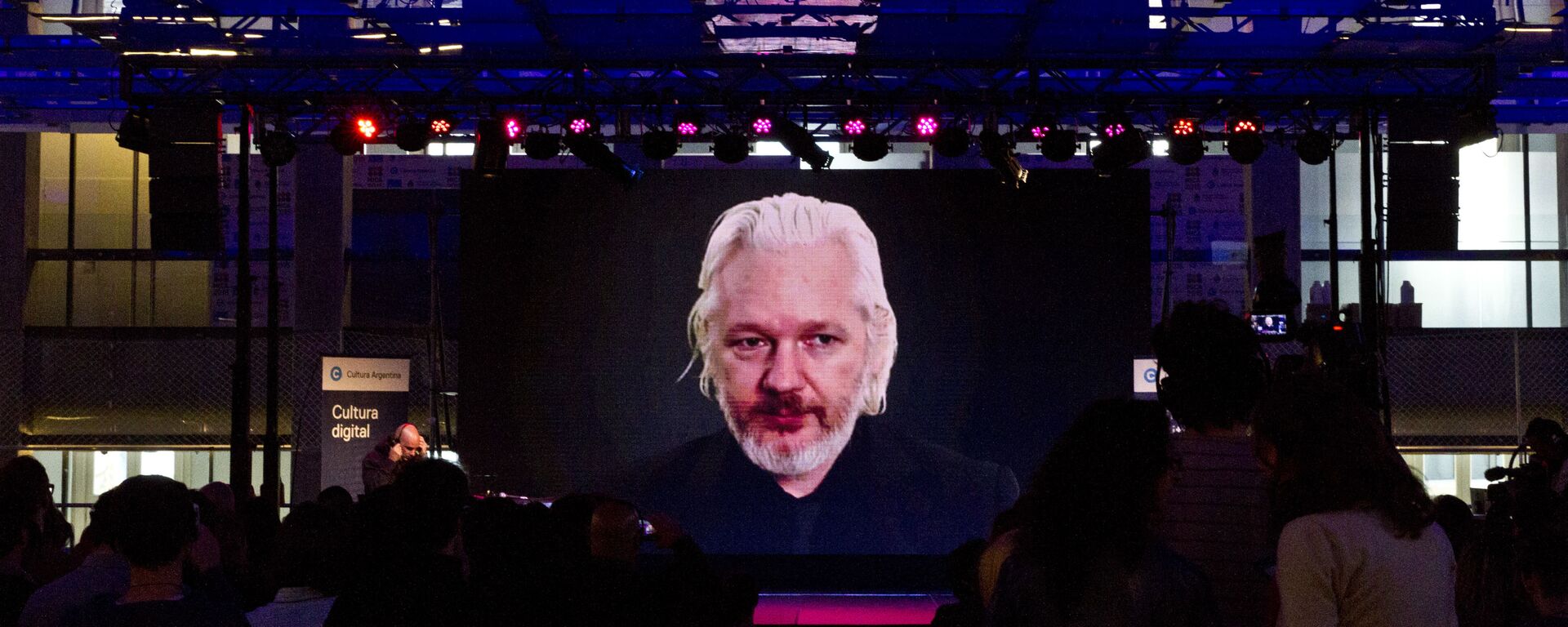 Julian Assange durante una vídeoconferencia - Sputnik Mundo, 1920, 30.04.2021