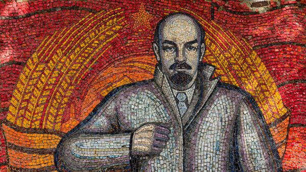 Un mosaico de Vladímir Lenin, líder de la revolución bolchevique - Sputnik Mundo