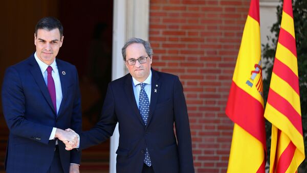 El presidente del Gobierno español, Pedro Sánchez, y el presidente de la Generalitat, Quim Torra - Sputnik Mundo