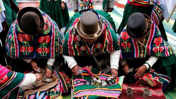 Indígenas bolivianos (imagen referencial) - Sputnik Mundo
