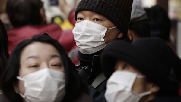 Las mujeres llevan máscaras antibacteriales durante la celebración del Año Nuevo Lunar en la ciudad japonesa de Yokohama - Sputnik Mundo