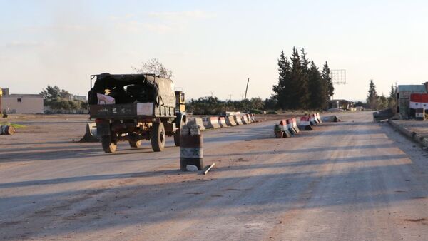 Una carretera en la ciudad siria de Saraqib - Sputnik Mundo