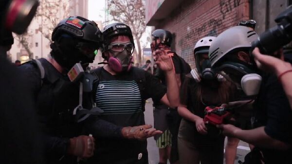 Chorros de agua y balines: así reprime la policía chilena las protestas - Sputnik Mundo