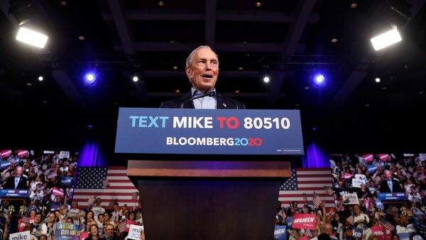El precandidato presidencial demócrata Michael Bloomberg - Sputnik Mundo