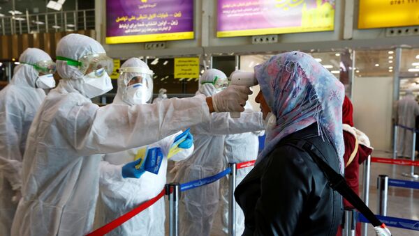 Miden la temperatura para detectar el coronavirus en Irán - Sputnik Mundo