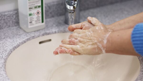 Lavando las manos con jabón, referencial - Sputnik Mundo
