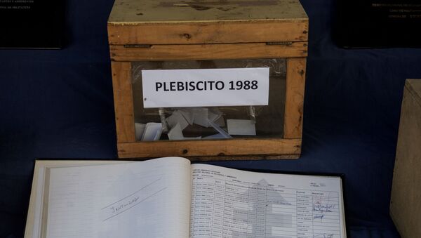 Caja usada durante el plebiscito de 1988 en Chile - Sputnik Mundo