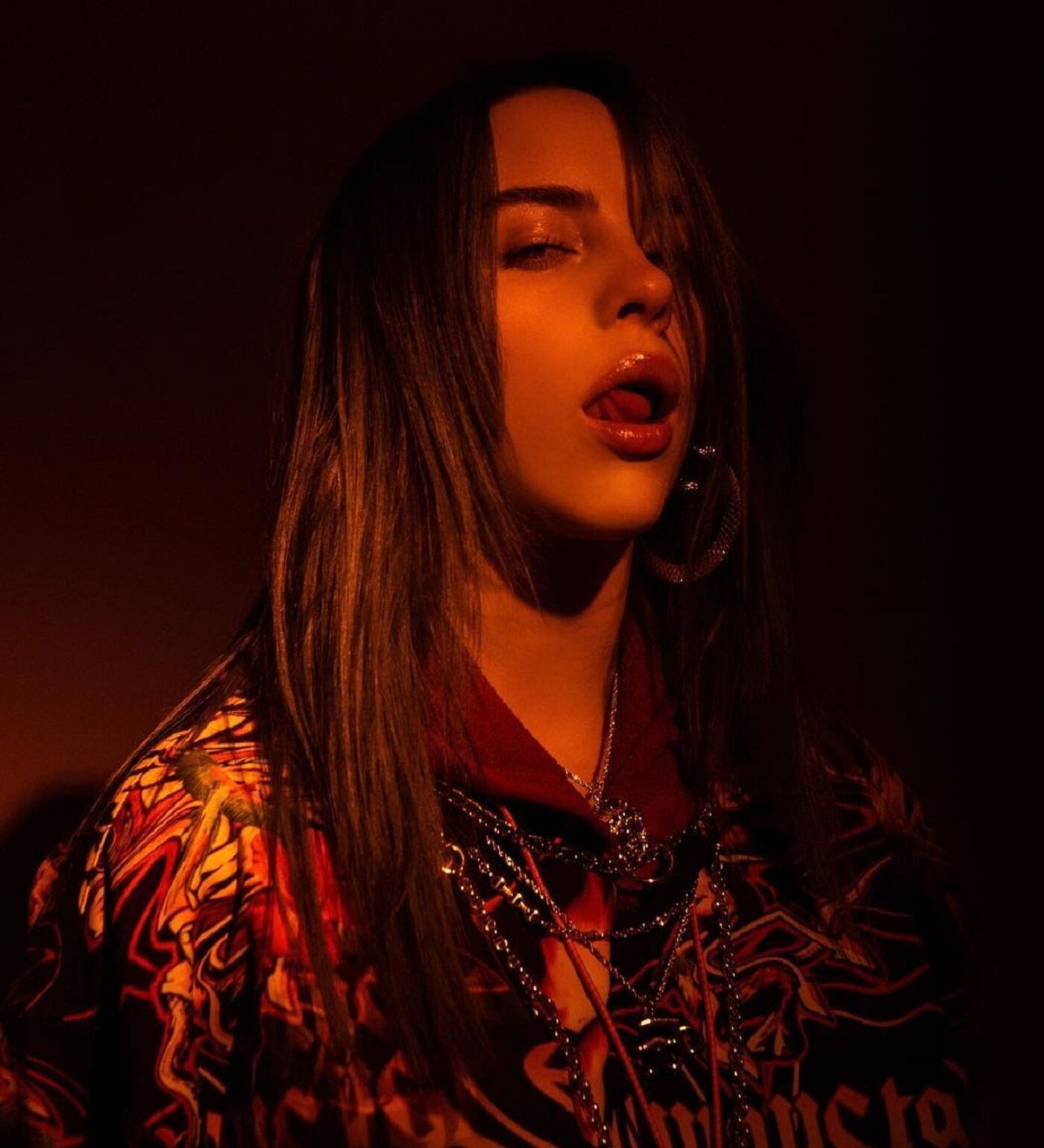 Billie Eilish se desnuda en pleno concierto: 