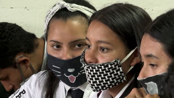 Estudiantes colombianos combaten de forma innovadora el coronavirus - Sputnik Mundo