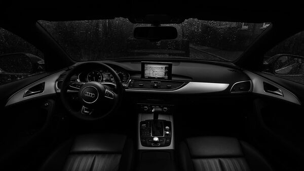 Interior de un coche Audi - Sputnik Mundo