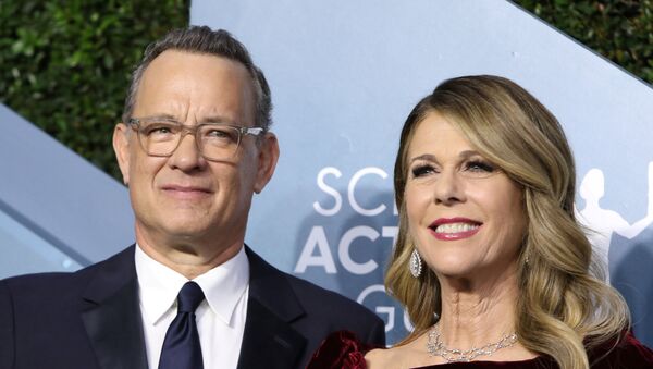 Tom Hanks junto a su esposa, Rita Wilson - Sputnik Mundo