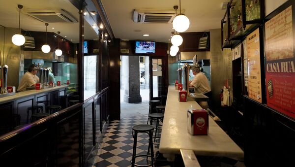  Un bar vacío en la Plaza Mayor de Madrid - Sputnik Mundo