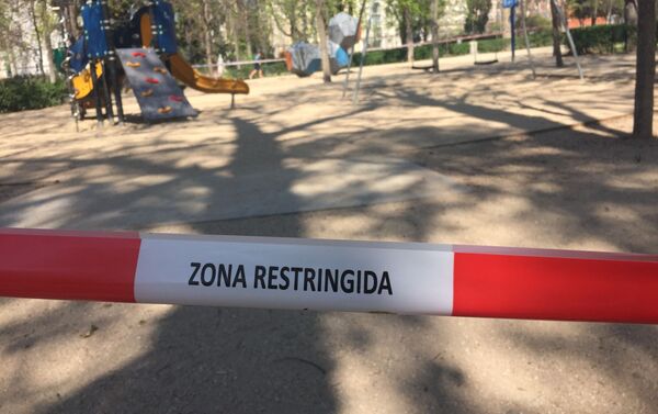 Parques infantiles de Madrid cerrados por coronavirus  - Sputnik Mundo