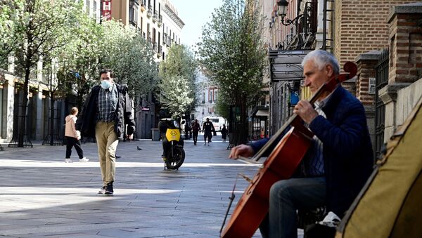 Músico en la calle Arenal de Madrid - Sputnik Mundo
