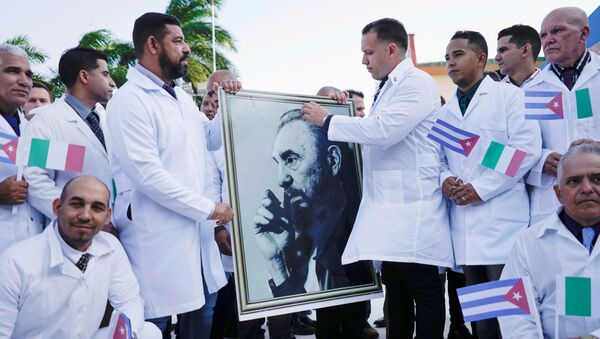 Médicos cubanos que parten a Italia - Sputnik Mundo