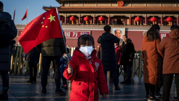 Una niña en la Plaza de Tiananmén, Pekín - Sputnik Mundo