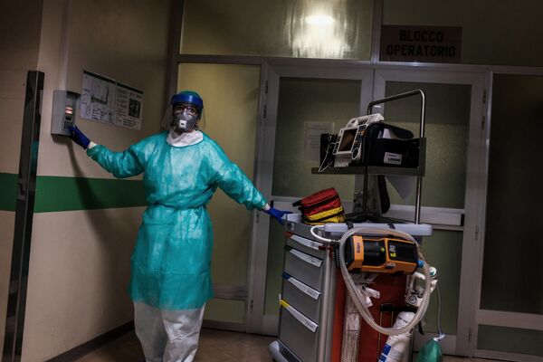 La lucha de los hospitales italianos contra el coronavirus, en imágenes - Sputnik Mundo
