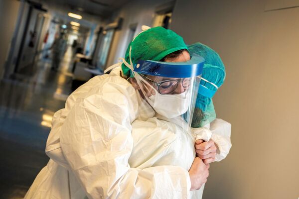 La lucha de los hospitales italianos contra el coronavirus, en imágenes - Sputnik Mundo