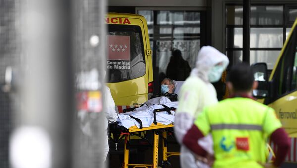 Un enfermo llega a las urgencias de Madrid - Sputnik Mundo