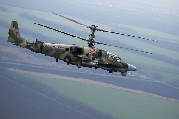 Un helicóptero Alligator Ka-52 realiza un vuelo durante unos ejercicios tácticos en la región de Krasnodar, Rusia. - Sputnik Mundo