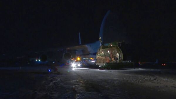 Avión militar ruso An-124 con ayuda humanitaria para EEUU - Sputnik Mundo
