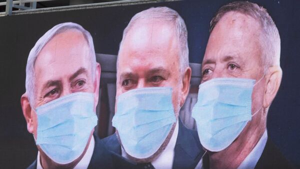 Políticos israelíes, incluido Benjamín Netanyahu, en un cartel de Tel Aviv - Sputnik Mundo