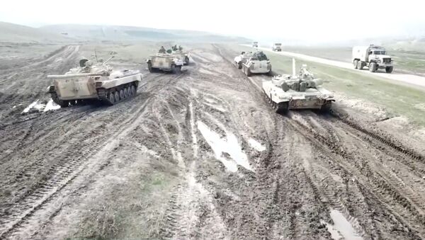 Tanques y helicópteros rusos aniquilan a un 'grupo armado ilegal' en Tayikistán  - Sputnik Mundo