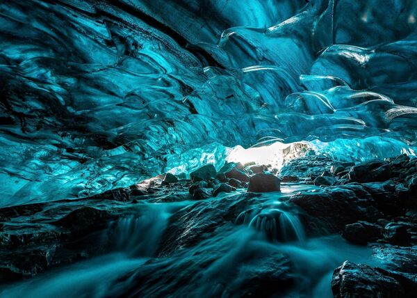 La foto 'Una cueva de hielo', de un fotógrafo malayo, presentada en el concurso The World's Best Photos of #Water2020. - Sputnik Mundo