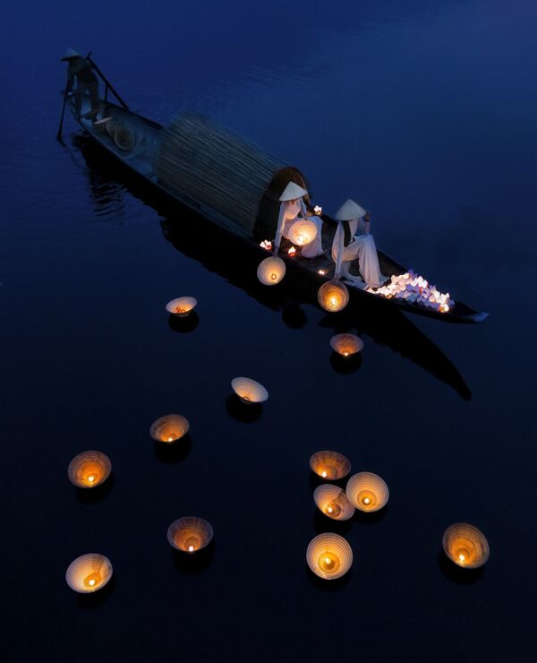 La foto 'Oraciones submarinas', de un fotógrafo vietnamita, presentada en el concurso The World's Best Photos of #Water2020. - Sputnik Mundo